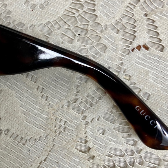 Gucci, Italy, GG29701S BrownTortoise Sunglasses with Original Case - Picture 9 of 16